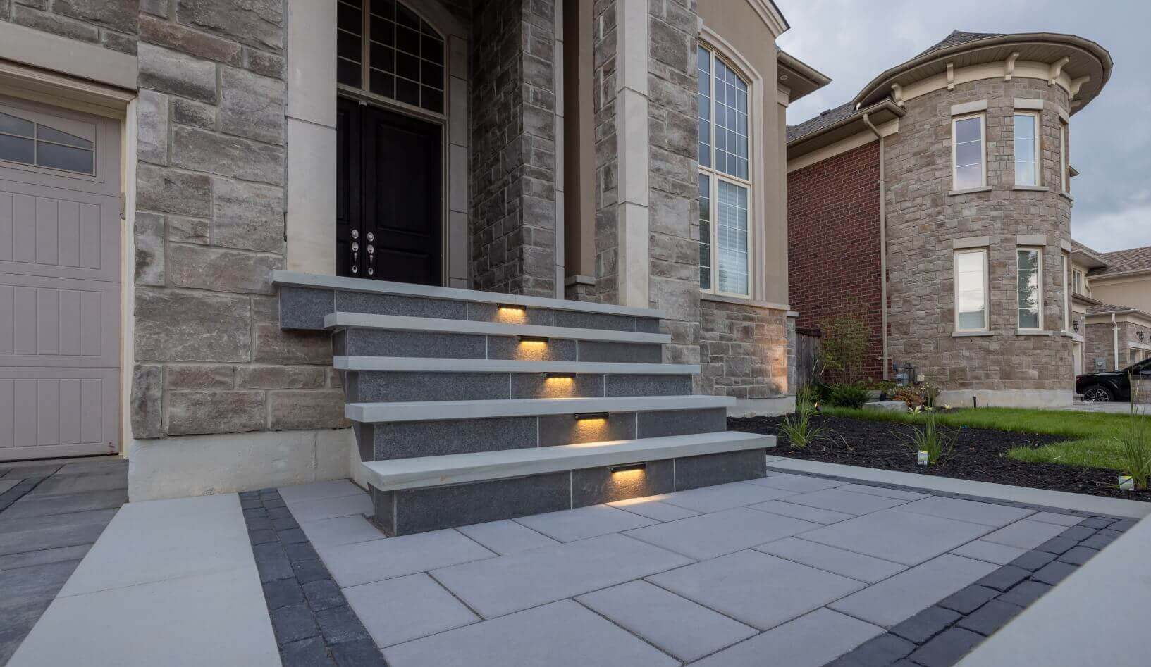 Spreading polymeric joint sand over the pavers